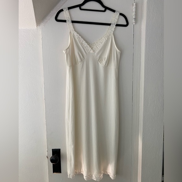 Vintage Shadow Line Full Lace Trim Length Ivory Slip - Picture 1 of 6